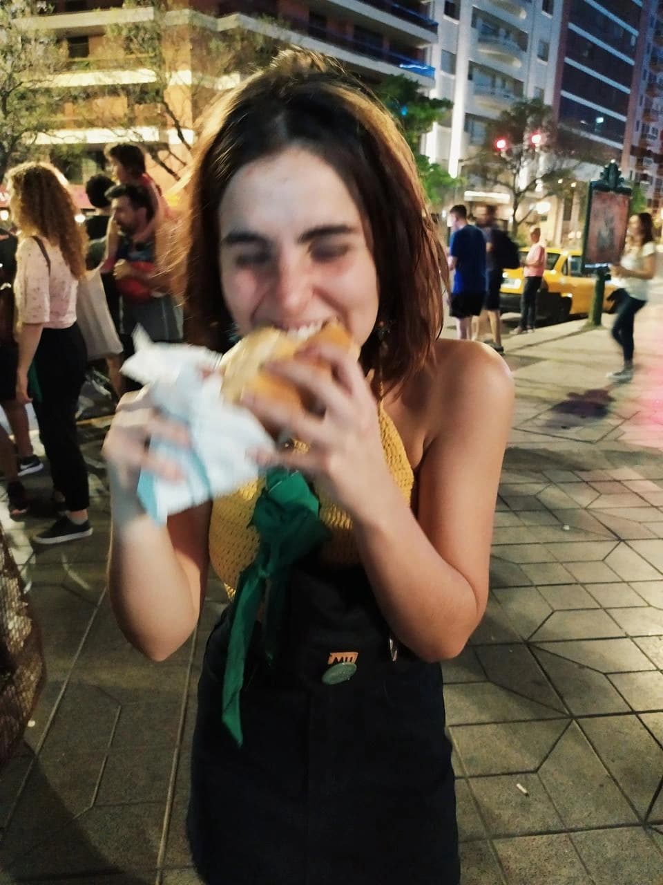 eating choripan