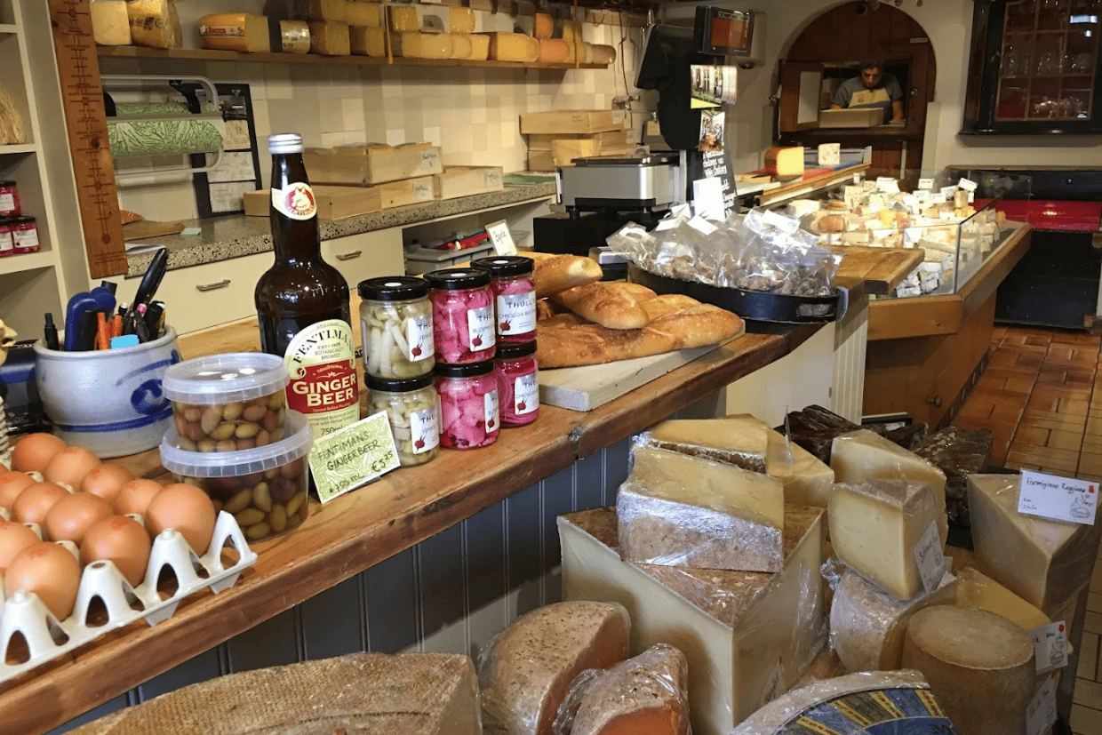 Here they sell everything so you can combine your cheese with good accompaniments.